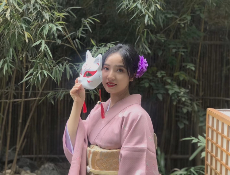 Michelle💋🔅-四川省·成都市·温江区-抖音,微博,知乎,某红薯-特强唱歌,健身,撸猫,拍照,修图,有单反。喜欢网购,也喜欢把好的东西种草给身边的人。平时工作比较规律,也希望在这个平台上拓展自己的另一面,发现人生的另一种可能。如果有寄拍,买家秀,开箱种草视频,以及探