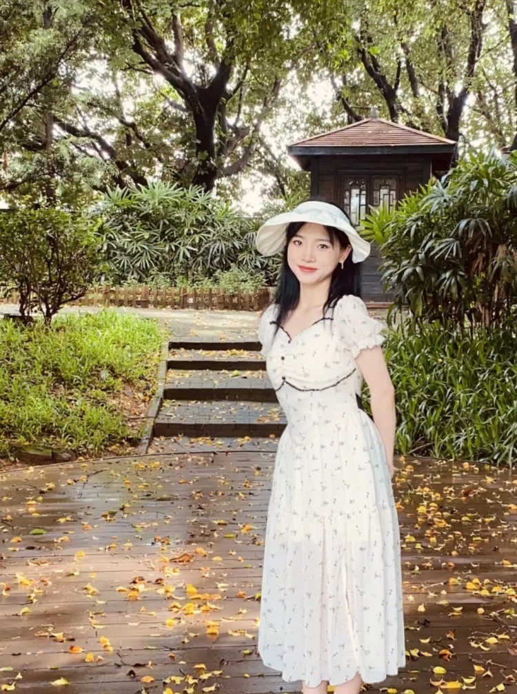 Voc.-广西壮族自治区·玉林市·玉州区-抖音,某红薯-喜欢美食,美妆,穿搭,和段视频vlog,接买家秀,开箱测评种草,平面模特,皮肤不错妆面模特也可以👀 ,可以免费试用噢!