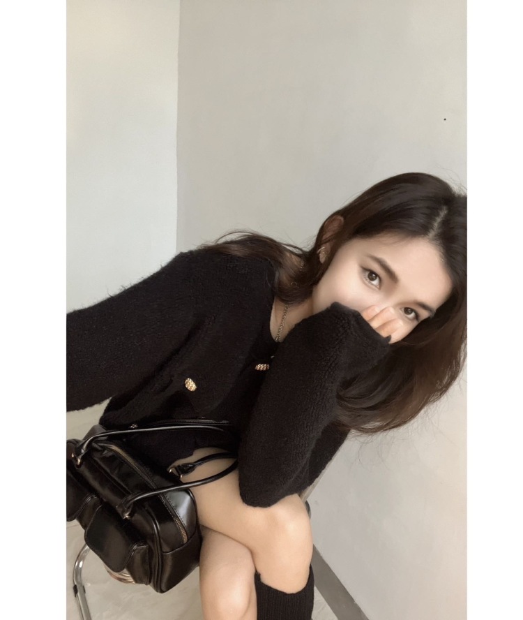 Daisy-广东省·广州市·白云区-抖音 某红薯 知乎 微博 -本人素人模特 身高:158 体重:80 风格比较多元素 可接饰品 寄拍 买家秀