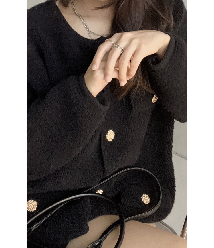 Daisy-广东省·广州市·白云区-抖音 某红薯 知乎 微博 -本人素人模特 身高:158 体重:80 风格比较多元素 可接饰品 寄拍 买家秀