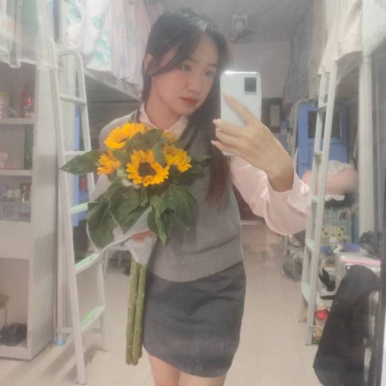 77en了-广西壮族自治区·南宁市·青秀区-小红薯-是一名大三学生,身高158,体重46,爱跳爵士舞,分享拍照穿搭,会拍照P图,接寄拍!万物皆可接单接单接单!!!!!