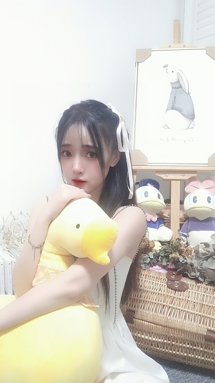 皮皮夏-河南省·开封市·鼓楼区-某红薯、抖音、淘宝、微博-喜欢拍照,可接赠拍寄拍商品。身高153cm,体重80斤,衣服尺码一般s,可按照要求拍摄,可尝试多种风格拍摄,可按时拍摄,但不接受私房谢谢。