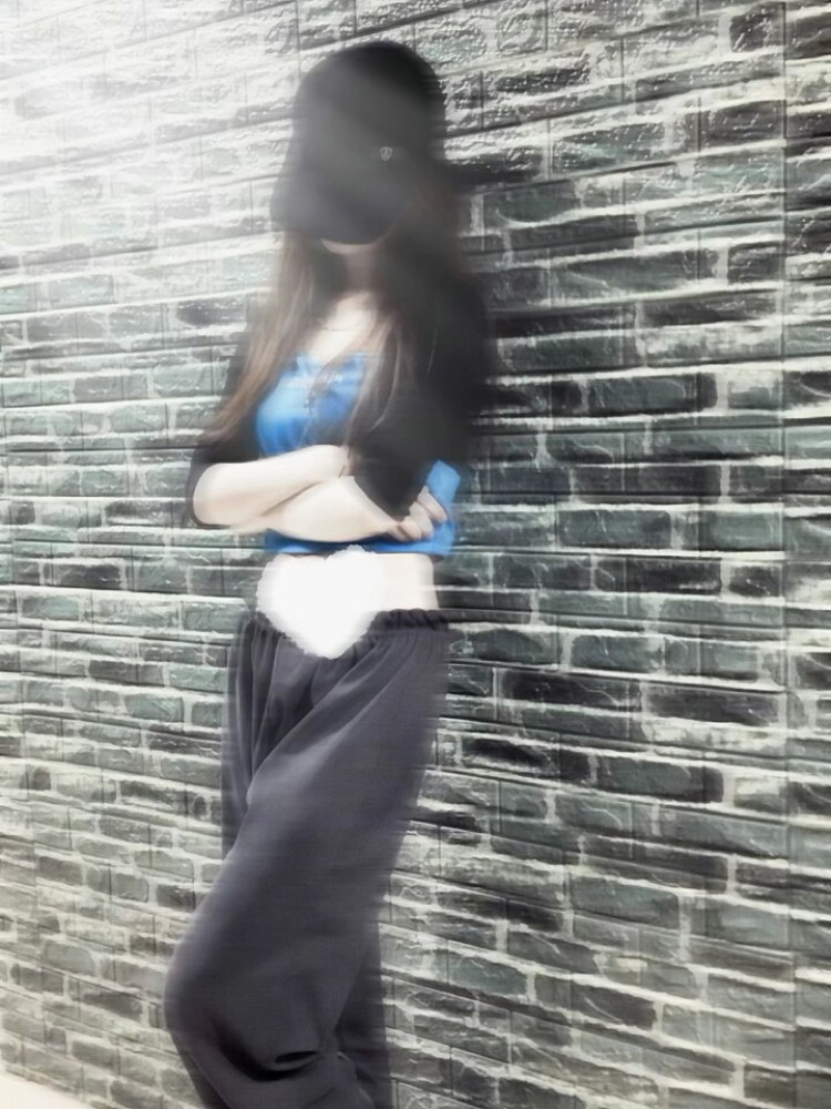 女二号.-山西省·晋城市·城区-抖音/快手-身高165体重90斤
对待工作认真负责 热爱拍照片 会p图 脸上有点小肉 长的还可以 喜欢收集小裙子 快手粉丝1.3万 抖音粉丝2300 可以短视频带货种草 接送拍