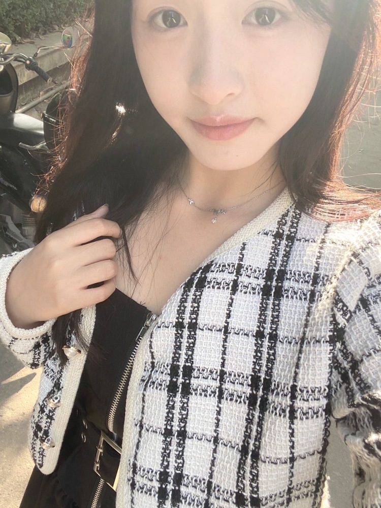 蛋挞-广西壮族自治区·南宁市·横县-快手-本人喜欢拍照也喜欢发发照片，喜欢去很多地方打卡，也喜欢穿新衣服新裙子拍照，可接首饰衣服鞋子等等。