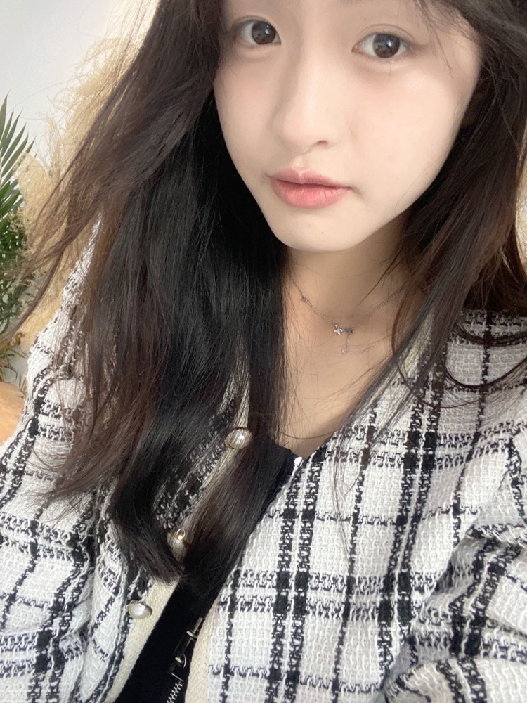 蛋挞-广西壮族自治区·南宁市·横县-快手-本人喜欢拍照也喜欢发发照片，喜欢去很多地方打卡，也喜欢穿新衣服新裙子拍照，可接首饰衣服鞋子等等。