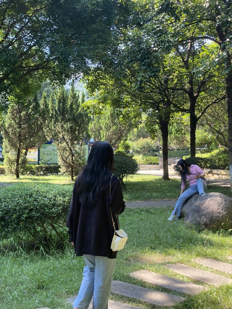 蛋挞-广西壮族自治区·南宁市·横县-快手-本人喜欢拍照也喜欢发发照片，喜欢去很多地方打卡，也喜欢穿新衣服新裙子拍照，可接首饰衣服鞋子等等。