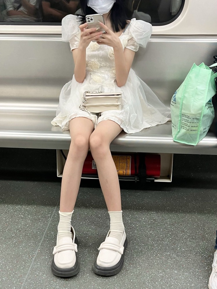 丨-广东省·广州市·天河区--大家好!
风格多变可塑性高 可咸可甜 出图质量高速度快 价优
抖音名称:田田犯困
身份:主播
年龄:21
身高:165cm
体重:42kg
坐标:广州天河区
##网红# #kol# #主播#
