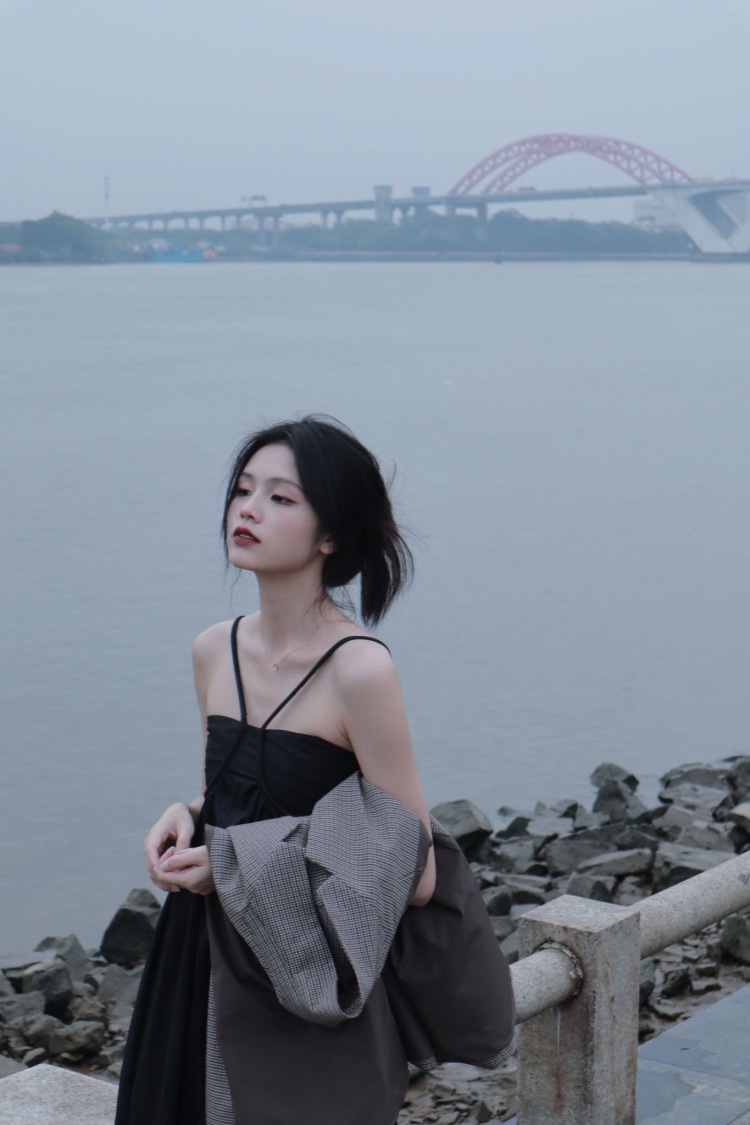 青崽-广东省·广州市·海珠区--接🍑宝、拼夕夕等寄拍,会修图,两年模特经验,认真出图,可接受重拍,身高165 体重45kg 腰围62,多种风格可拍,欢迎找我