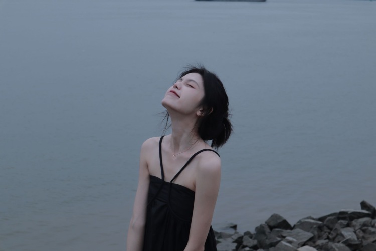 青崽-广东省·广州市·海珠区--接🍑宝、拼夕夕等寄拍,会修图,两年模特经验,认真出图,可接受重拍,身高165 体重45kg 腰围62,多种风格可拍,欢迎找我