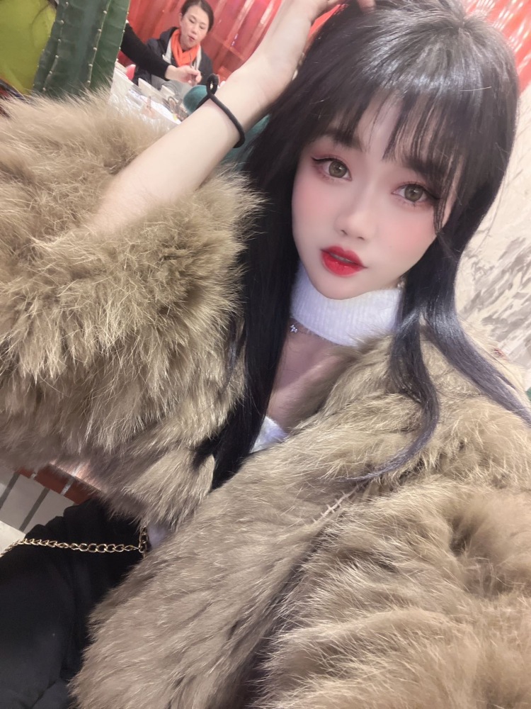 🍓小草莓脆脆鲨-四川省·绵阳市·涪城区--大家好！
新人，做过服装设计，现任职推广运营，广告设计，摄影剪辑，喜欢摄影，会修图，会剪辑视频，喜欢设喜欢画画，爱追求完美，接拍买家秀，种草，，化妆，护肤品
年龄：23
身高：161
体重：42KG