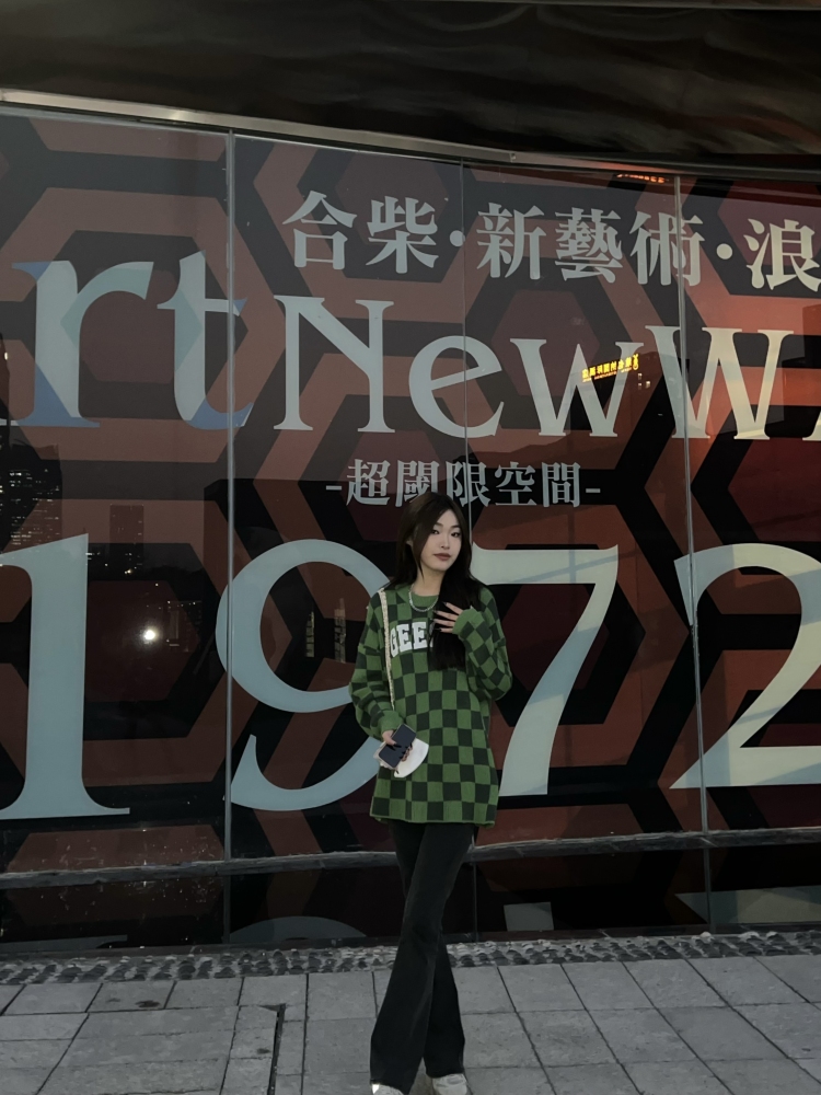 晗TnT-安徽省·合肥市·蜀山区-抖音快手-我身高168体重104,会p图,很想试试寄拍这个行业。接单的范围都可以,我也不太清楚 反正拍拍照好看的衣服嘛