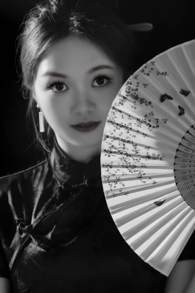 Vivi-广东省·广州市·番禺区-某红薯-寄拍，买家秀，探店，产品种草等
平时是写真模特 风格多变
有tb渠道的商家