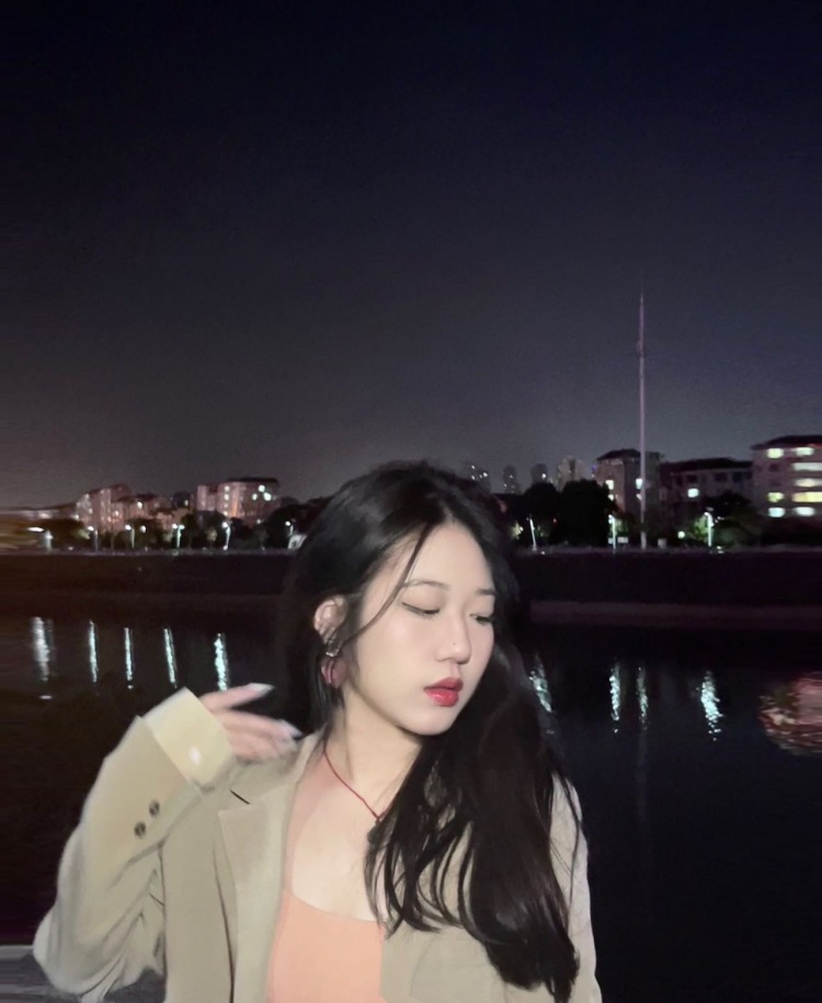 Lu、-湖南省·娄底市·娄星区-抖音 某红薯 -买家秀 寄拍 服饰包包都ok ，想聊的可以私信我，没有公主病，脾气好，不满意可以协商重新拍！👍