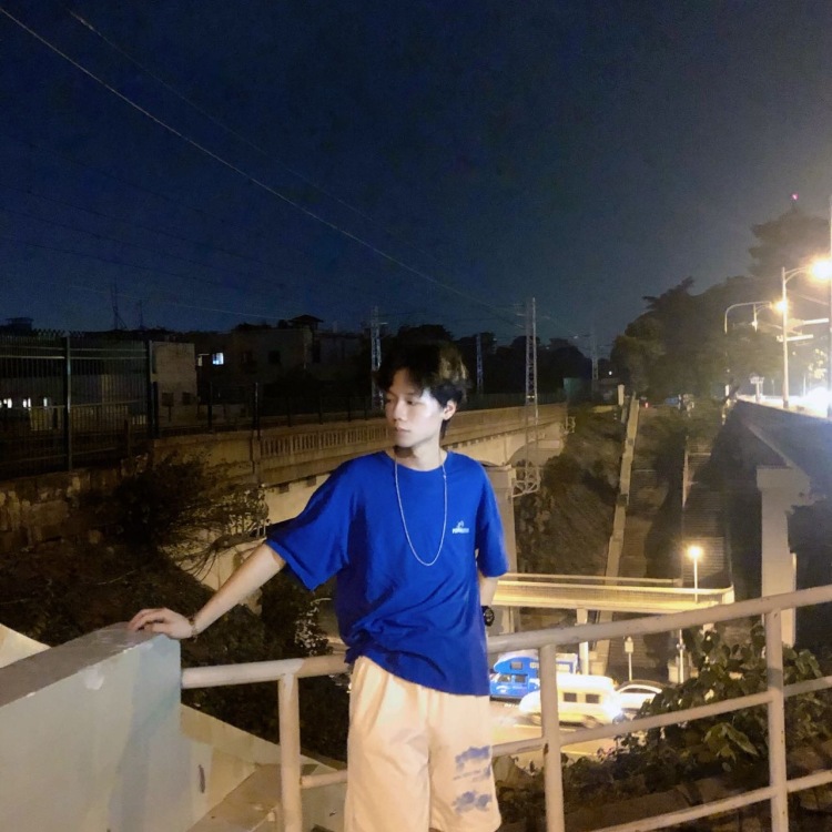 --湖北省·武汉市·江岸区--身高182体重58目前学生,可以接寄拍送拍可以做校园推广。价格可谈
