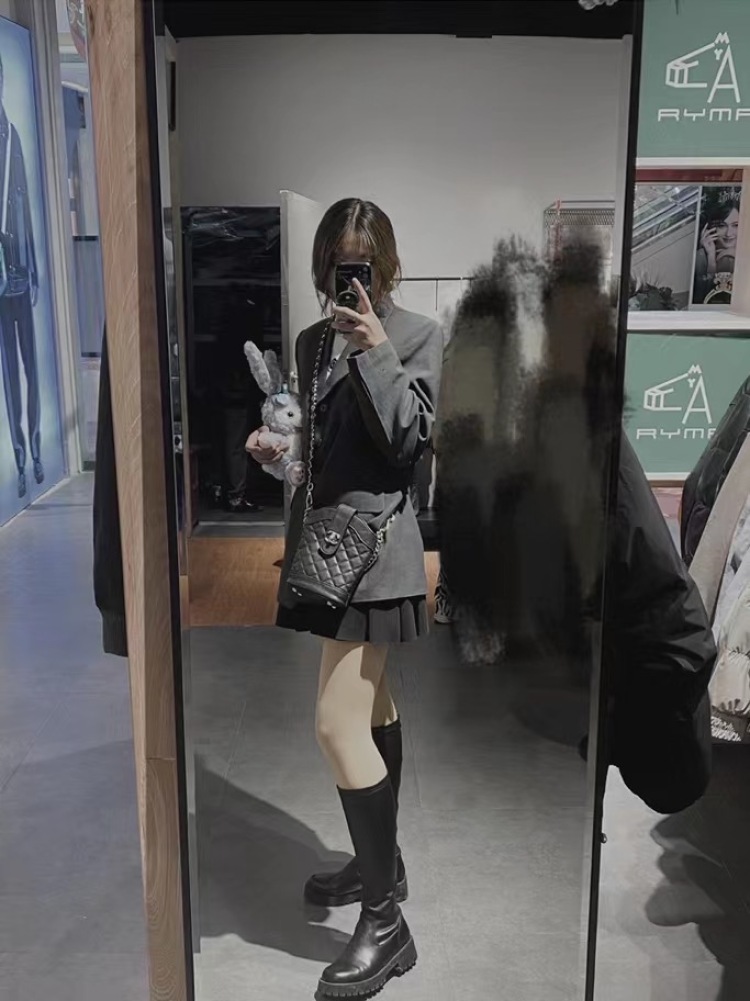 🤍💞-江苏省·苏州市·相城区--个人在运营自己的抖音账号，粉丝万➕，主要是做穿搭类型，也有美妆，好物分享等
