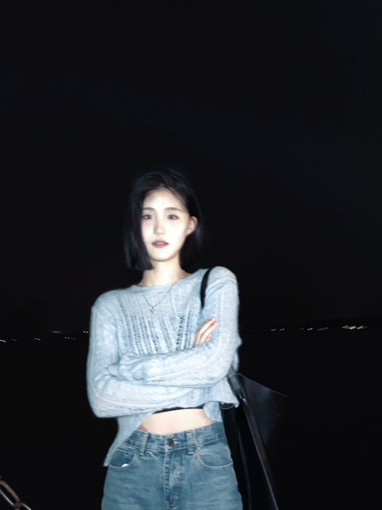 Chen-浙江省·杭州市·萧山区--170cm,50KG 
爱拍照，会P图
想要接寄拍，衣服裤子配饰都可以