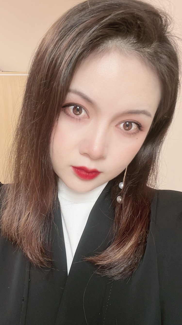 杨了个杨a-四川省·成都市·金牛区-抖音 快手  红书 都可发布-喜欢化妆穿搭  爱分享 爱拍照 接寄拍 拆箱测评 之前做过服装带货主播 平时也会拍一些穿搭照片和视频