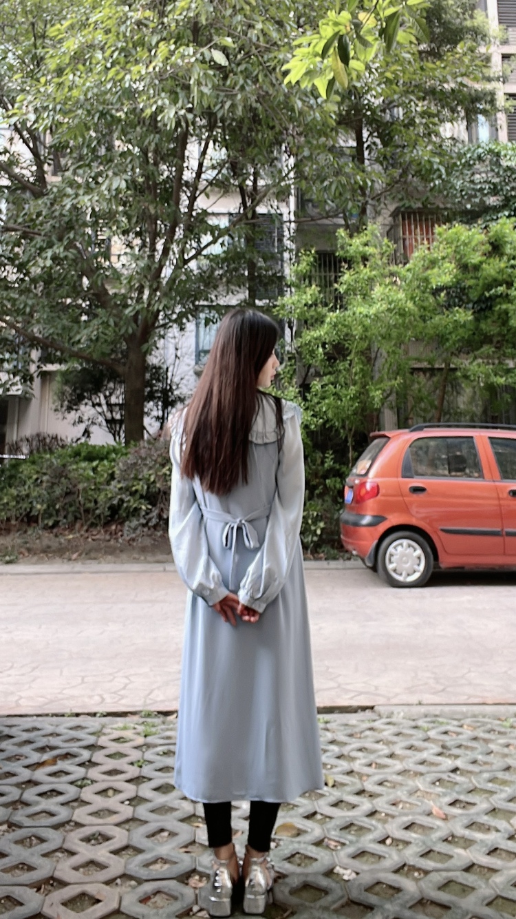 杨了个杨a-四川省·成都市·金牛区-抖音 快手  红书 都可发布-喜欢化妆穿搭  爱分享 爱拍照 接寄拍 拆箱测评 之前做过服装带货主播 平时也会拍一些穿搭照片和视频