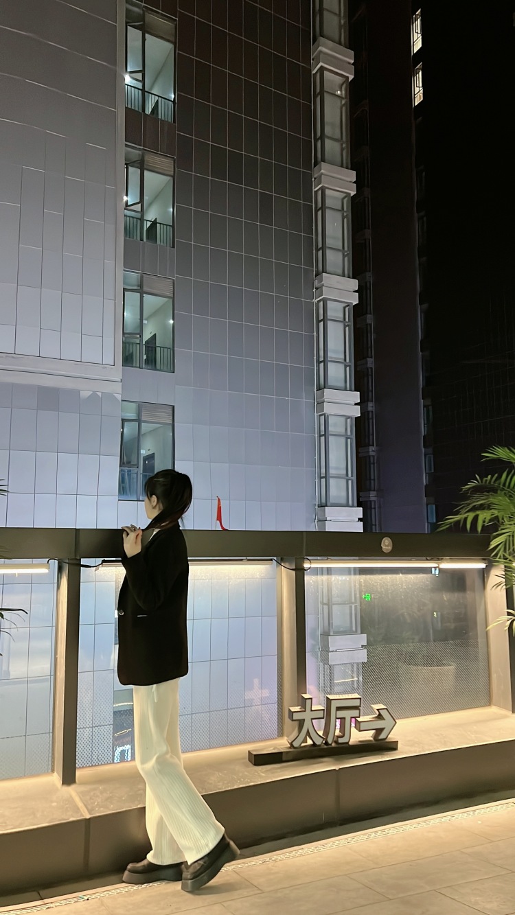 杨了个杨a-四川省·成都市·金牛区-抖音 快手 红书 都可发布-喜欢化妆穿搭 爱分享 爱拍照 接寄拍 拆箱测评 之前做过服装带货主播 平时也会拍一些穿搭照片和视频