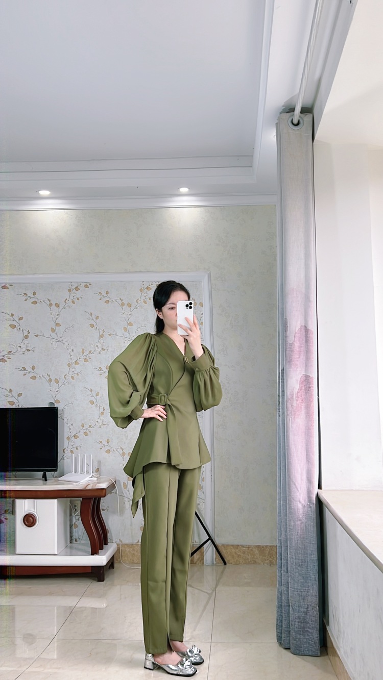 杨了个杨a-四川省·成都市·金牛区-抖音 快手 红书 都可发布-喜欢化妆穿搭 爱分享 爱拍照 接寄拍 拆箱测评 之前做过服装带货主播 平时也会拍一些穿搭照片和视频