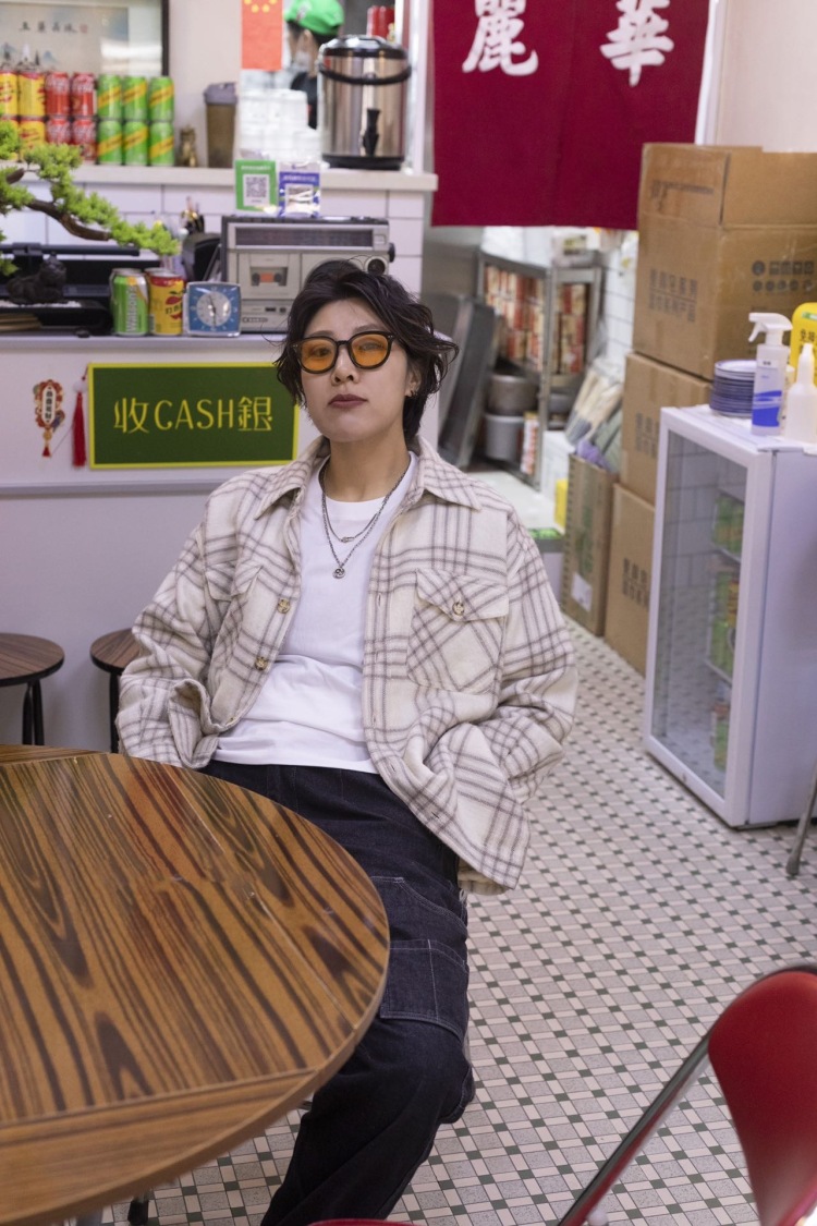 SEVEN-吉林省·长春市·南关区-微博抖音某红薯-身高173，体重60。媒体人，语言表达佳，可接开箱测评、免费试用等视频的录制和其余种草类型短视频。镜头感佳，可接寄拍，买家秀等平面模特兼职的工作，还可以承接店铺代播等主播的工作。风格偏向多变且中性，短