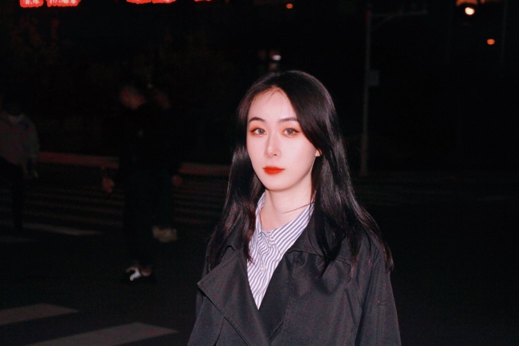 🧢Coisíní-内蒙古自治区·呼和浩特市·玉泉区--素人一枚，目前是打工仔，可接寄拍，各种风格都可驾驭，本人性格直爽，干事利落大方，身高162 体重85