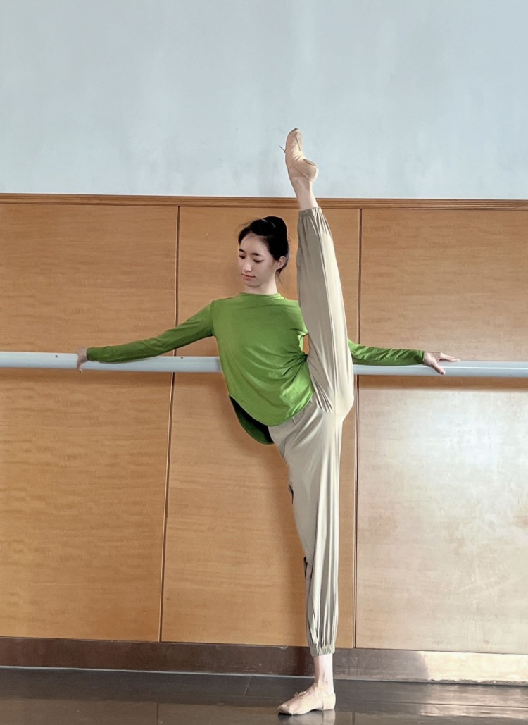xue.🦢-甘肃省·兰州市·城关区--寄拍什么都可以，舞蹈服耳饰项链衣服都可以，信用度极好，工作积极性高，配合度高，喜欢赚钱会拍照p图
年龄：18
身高：165CM
体重：44Kg