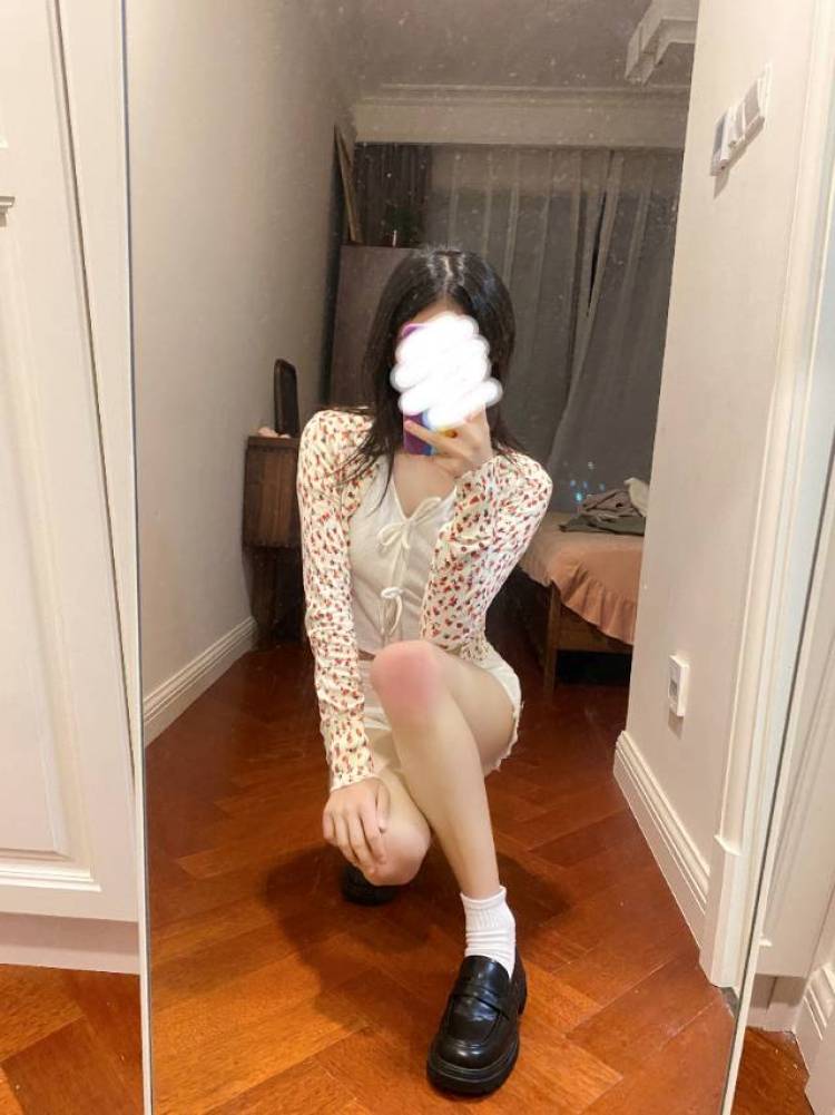 鲤.-山东省·青岛市·即墨区-某红薯-🎒 诚接穿搭寄拍、衣服买家秀等等。
     风格可变，价格可谈
     欢迎合作！🤝