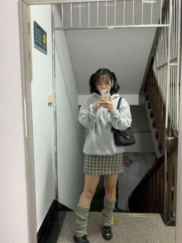 雪茄-浙江省·杭州市·临安区-抖音，某红薯-在校大学生，会拍照且喜欢拍照，风格多变。接买家秀、探店打卡，其他也可以。身高168，体重52。