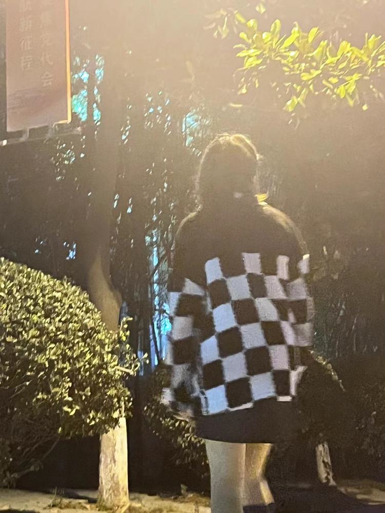 iuh*-江苏省·徐州市·泉山区--喜欢拍照，风格多变，可以适合各种风格
身高:168
体重:47kg