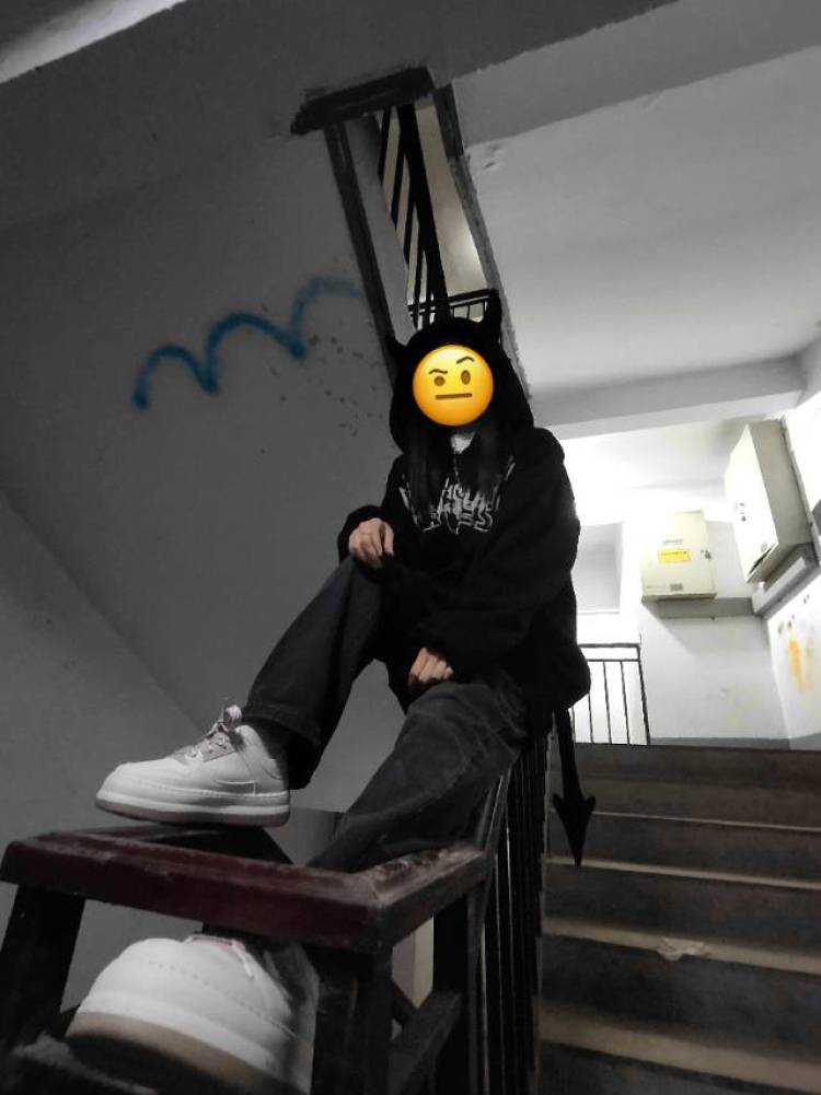 小宰-山西省·阳泉市·郊区--接寄拍，送拍都可，身高157，体重90，会简单p图，出图快，脾气好。