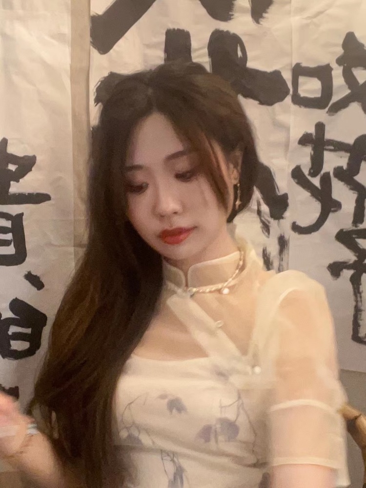 Lizie-山东省·德州市·德城区-抖音/某红薯/微博-168cm 110斤 
纯欲风 新中式 美式辣妹 淑女风 都市丽人风 公主风
可接买家秀、寄拍、探店打卡
衣服、鞋子、饰品（有锁骨）、美甲（手细长）可探店（因疫情 仅接德州范围内）