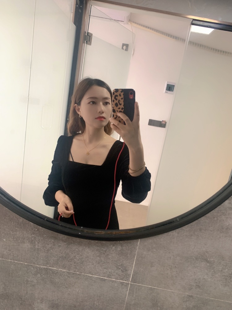 Abby-湖南省·岳阳市·岳阳楼区-抖音-本人属于小个子女生,155cm47kg,喜欢唱歌,喜欢拍照,爱穿搭,风格百变,目前时间最多,出图快有耐心~