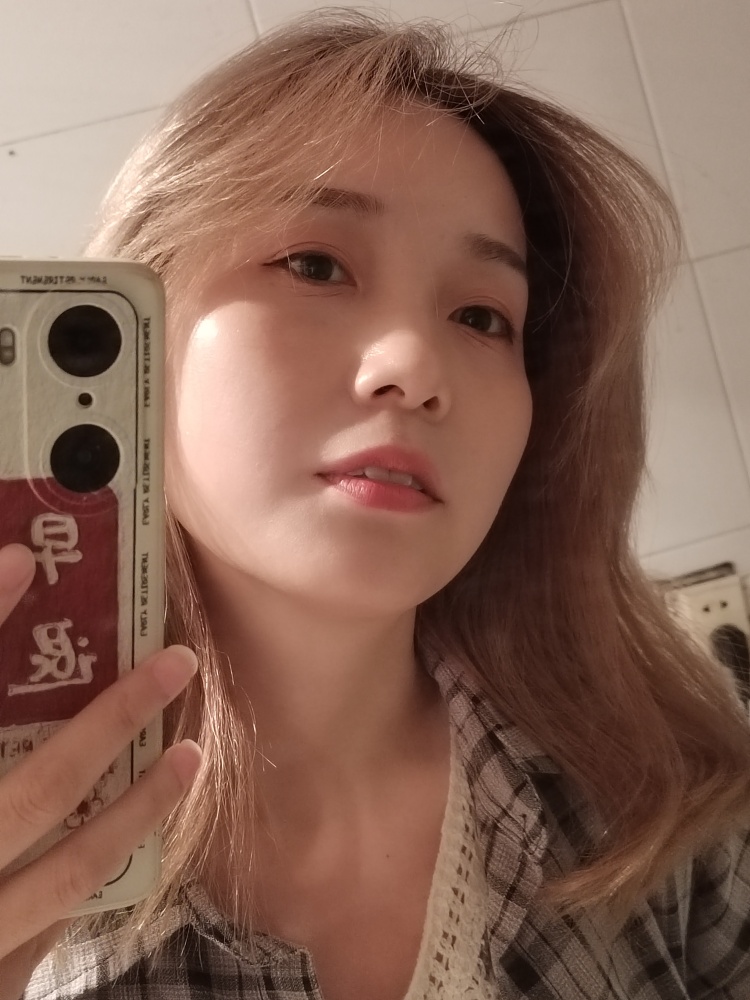 小花儿--翠花总是欢乐多-上海市·上海市·松江区-抖音-买家秀，寄拍模特，短视频带货，目前抖音穿搭博主建号中，寄拍服装剪辑视频在博主抖音发布宣传