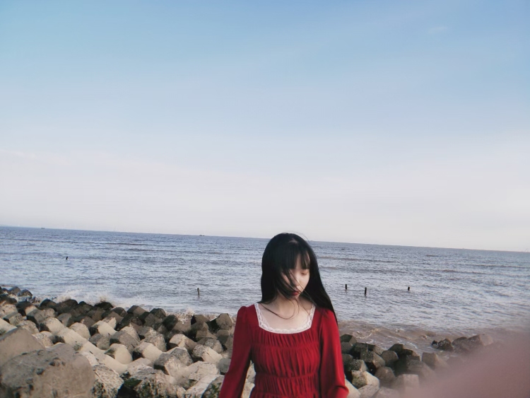 小花儿--翠花总是欢乐多-上海市·上海市·松江区-抖音-买家秀，寄拍模特，短视频带货，目前抖音穿搭博主建号中，寄拍服装剪辑视频在博主抖音发布宣传