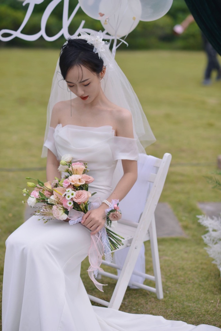 41y-重庆市·重庆市·巴南区--接单范围:
买家秀、卖家秀、服装、饰品、发饰寄拍,化妆品试色寄拍、平面、短视频、mv拍摄
可出图片可出视频,舞蹈专业生,做过多次创作模特
有落地镜,可拍