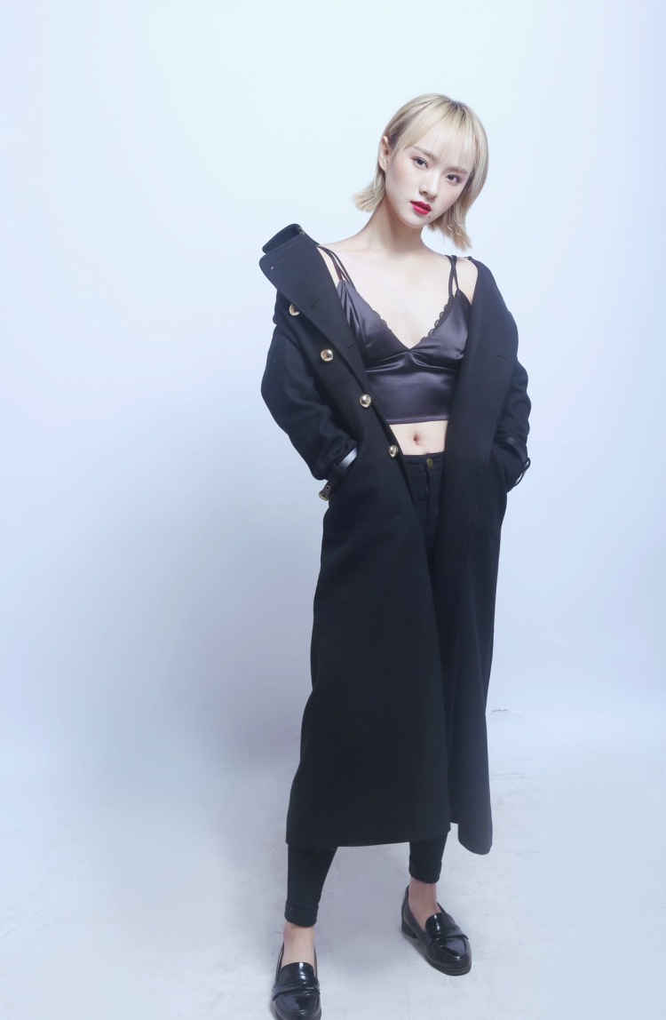 41y-重庆市·重庆市·巴南区--接单范围:
买家秀、卖家秀、服装、饰品、发饰寄拍,化妆品试色寄拍、平面、短视频、mv拍摄
可出图片可出视频,舞蹈专业生,做过多次创作模特
有落地镜,可拍