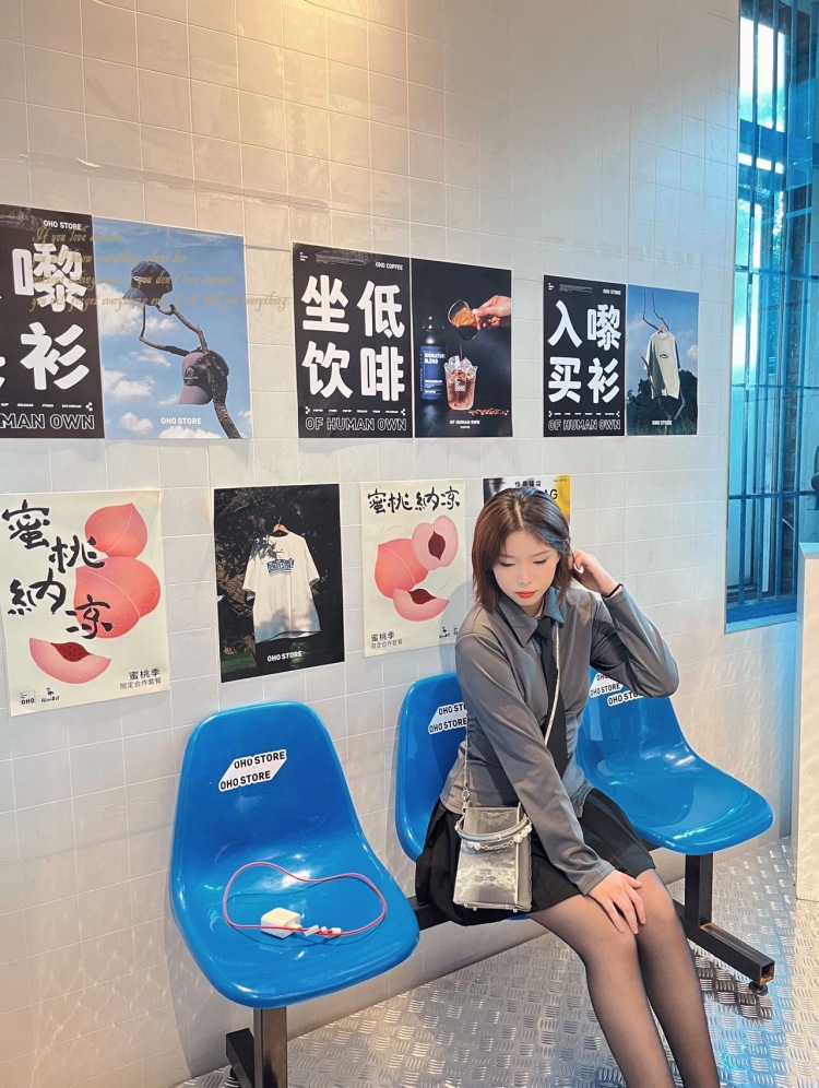 香草布丁-广东省·东莞市·长安镇--接单买家秀 淘宝模特 可寄拍 会修图 会拍照 会构图 拍到你满意为止
艺名：徐丙澜
身份：学生
年龄：19
身高：160CM
体重：50KG