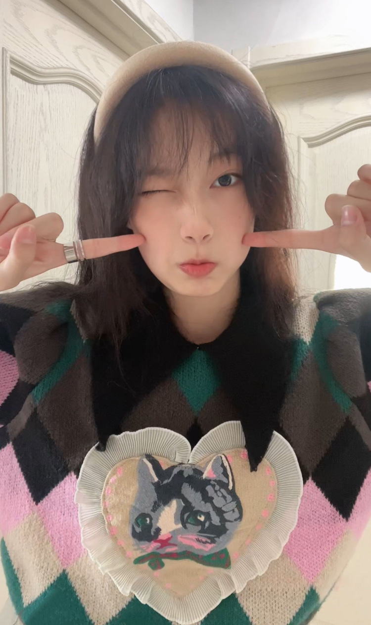 大美力-山东省·青岛市·市北区-抖音：大美力-我是在校艺术生，平常喜欢拍拍照片，拍照好看认真，喜欢接接寄拍，认真认真认真