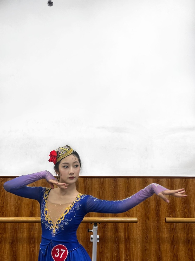 大美力-山东省·青岛市·市北区-抖音：大美力-我是在校艺术生，平常喜欢拍拍照片，拍照好看认真，喜欢接接寄拍，认真认真认真