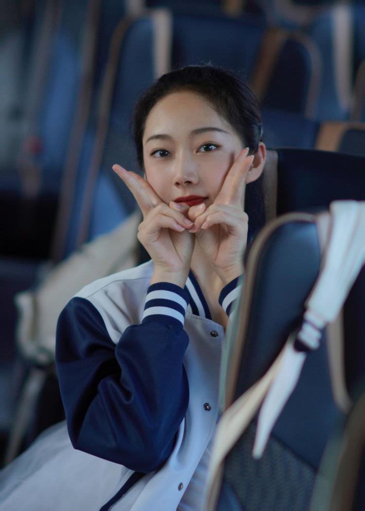 大美力-山东省·青岛市·市北区-抖音：大美力-我是在校艺术生，平常喜欢拍拍照片，拍照好看认真，喜欢接接寄拍，认真认真认真