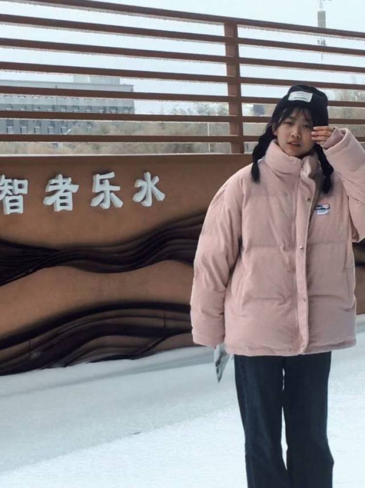 暴风宇-吉林省·长春市·农安县--我是一个在校大学生，身高168
喜欢拍照，p图，求关注，求关注，求关注
可以驾驭各种风格！！
接寄拍衣服，买家秀，美妆，各种饰品都可！