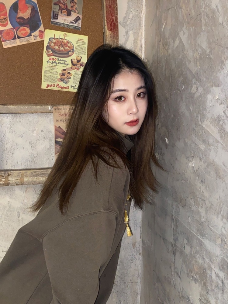 Y🦋-重庆市·重庆市·沙坪坝区--身高：165cm
体重：90斤
兴趣爱好是跳舞和拍照，会p图，平时会拍一些短视频，所以也会一些基础的剪辑，接寄拍 送拍，有需要可以联系我