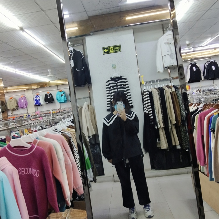 小鱼de脑袋困掉了-江苏省·徐州市·铜山区-快手-无偿接送拍或者寄拍（拍到满意为止）
喜欢汉服  洛丽塔 JK 是一个爱拍照的女孩哈哈。