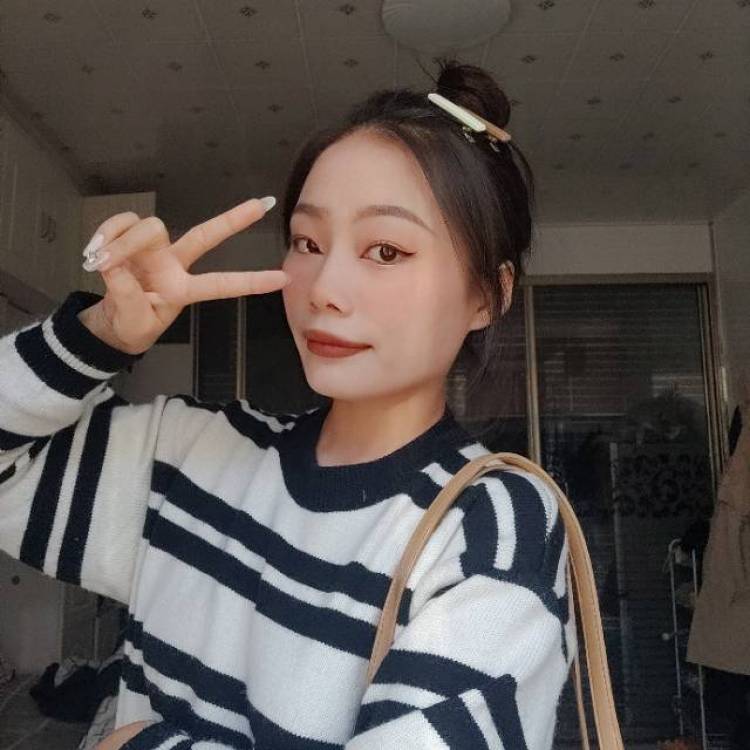 可可-内蒙古自治区·赤峰市·宁城县-某红薯-接单包包化妆品服装鞋子饰品类等
身高158，体重90
热爱生活喜欢探店