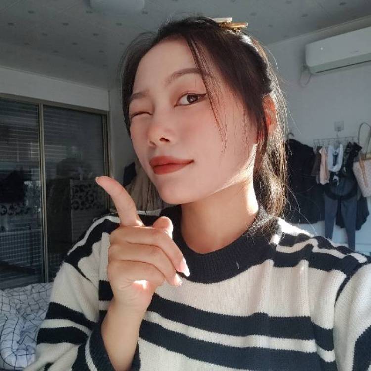 可可-内蒙古自治区·赤峰市·宁城县-某红薯-接单包包化妆品服装鞋子饰品类等
身高158，体重90
热爱生活喜欢探店