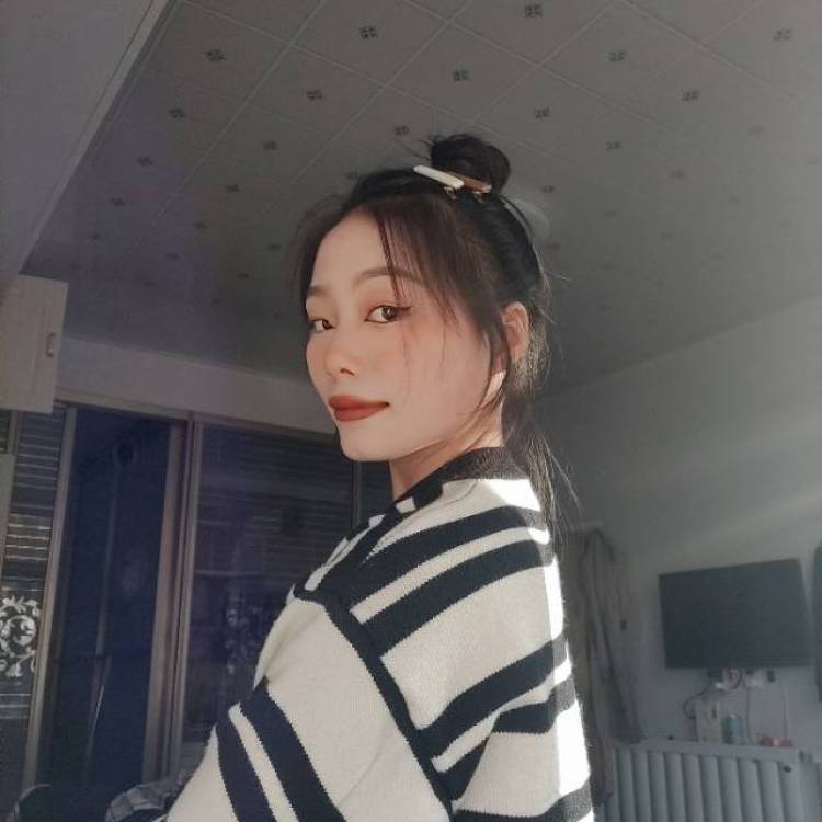 可可-内蒙古自治区·赤峰市·宁城县-某红薯-接单包包化妆品服装鞋子饰品类等
身高158,体重90
热爱生活喜欢探店