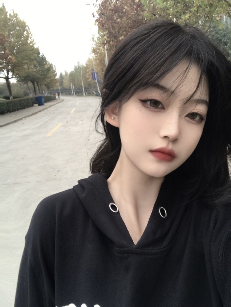 晚安小琪-河南省·郑州市·二七区-抖音 快手 某红薯-美术生 会拍照 出图快 可寄拍置换送拍 可探店 常接买家秀和其他的有经验