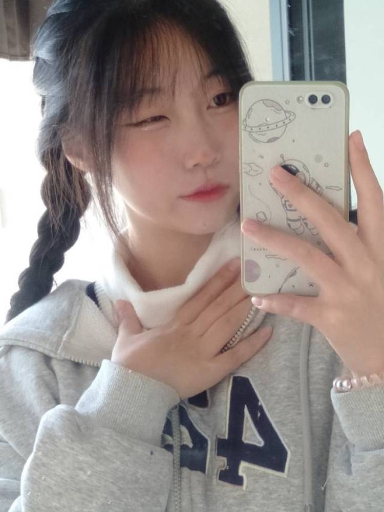 是风动-安徽省·蚌埠市·固镇县-抖音-身高168在校女大学生，爱拍照爱美妆，出图快，认真负责，求合作