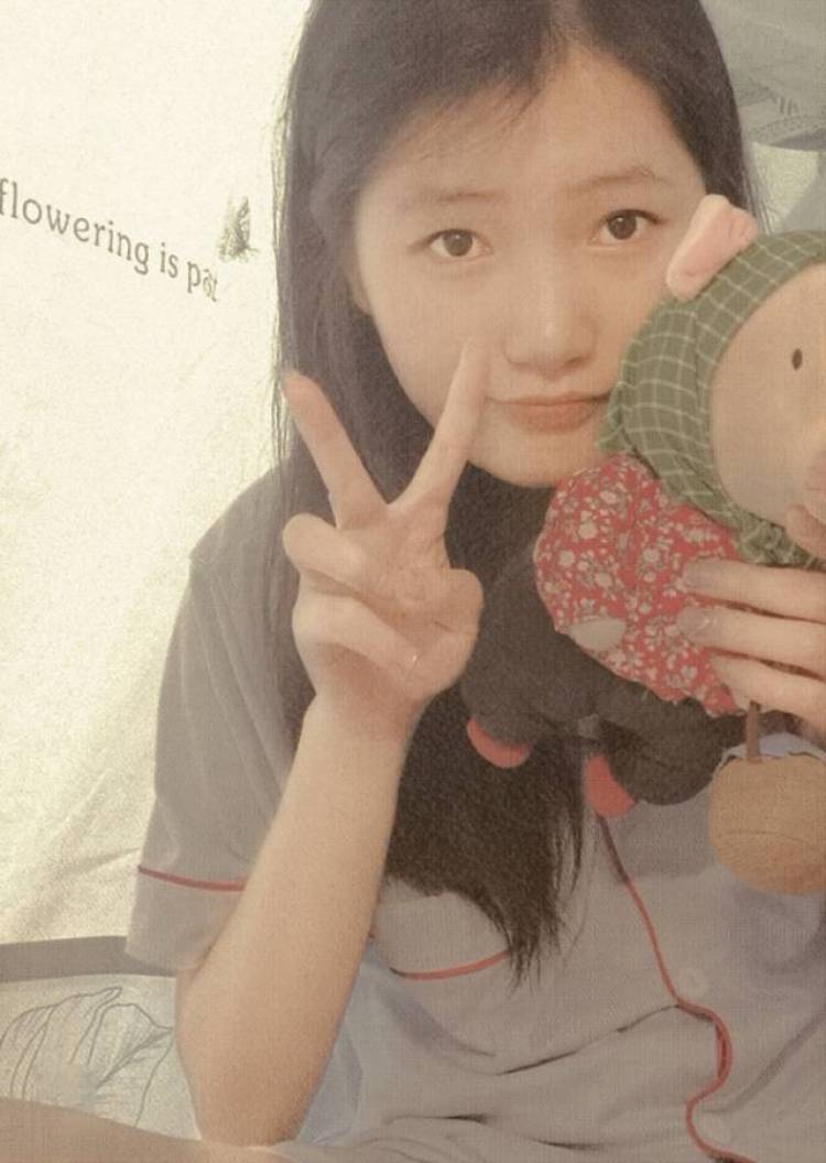 余尾纹-浙江省·杭州市·萧山区--还是个学生，所以想在家挣点钱，想接点寄拍，长期合作也是可以的